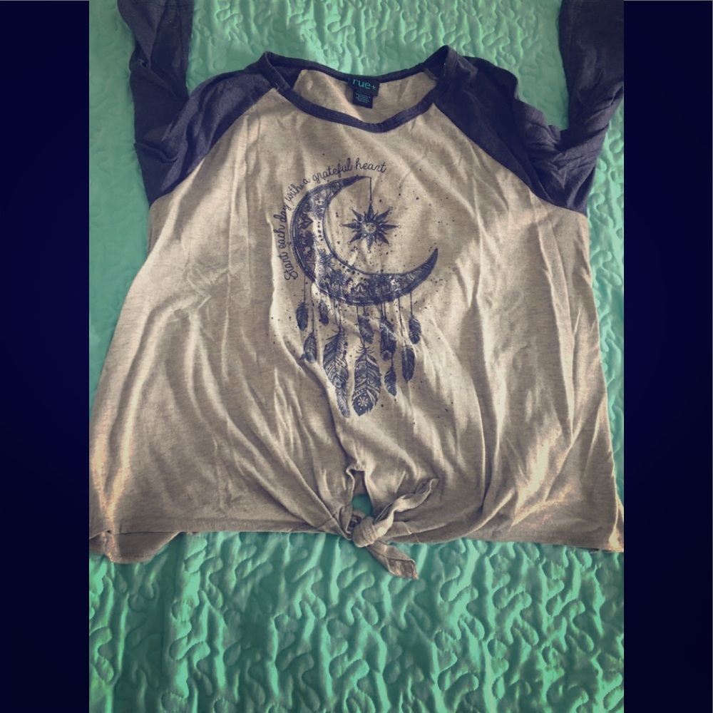 Quarter length graphic t